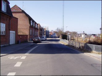 Jernbanevej med Koopmans Gaard under opførelse i baggrunden