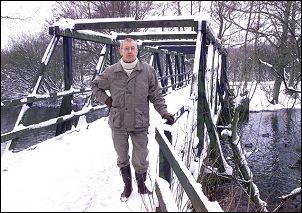 Bent Rasmussen på den idylliske bro over Lyså